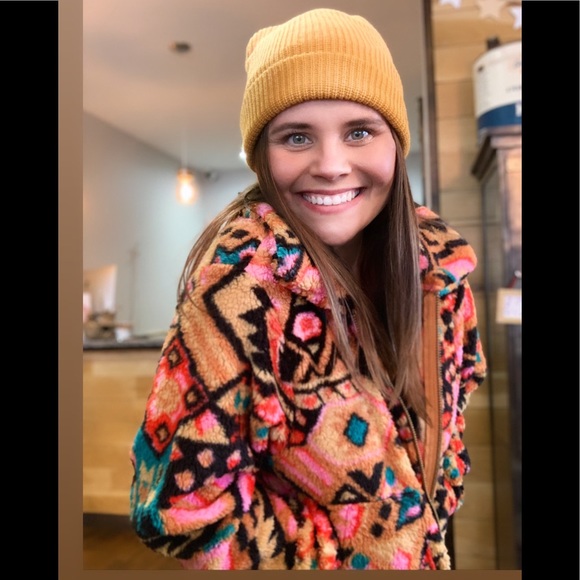 Meet your Posher, Nichole - Picture 1 of 3